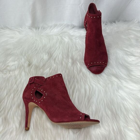 Vince Camuto Campbrel Red Suede Studded Trim Peep Toe Heels Sz 8 - Picture 1 of 6